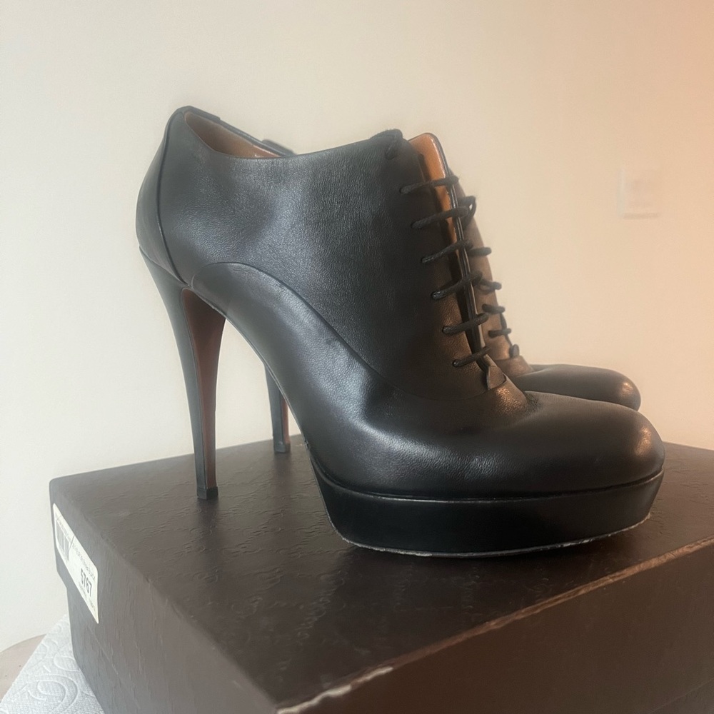 Authentic Gucci Leather Lace up High Heel Shoes
